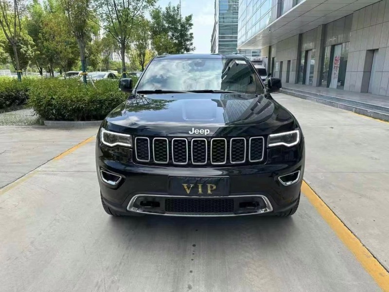 濟寧22年Jeep大切諾基1