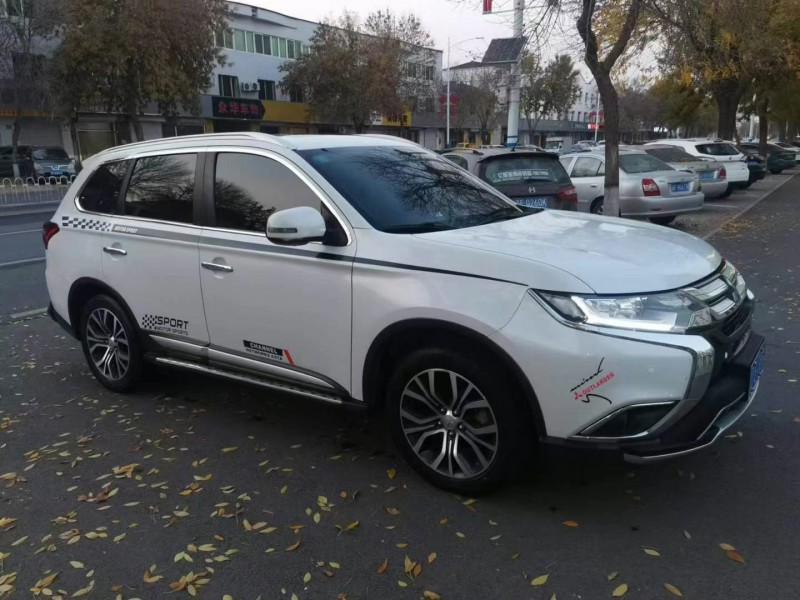 保定18年三菱欧蓝德3