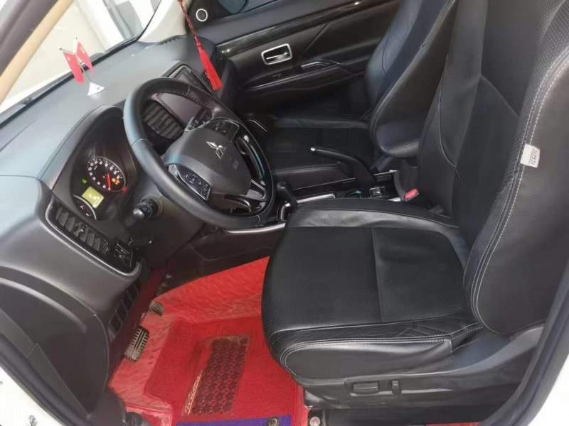 保定18年三菱欧蓝德6