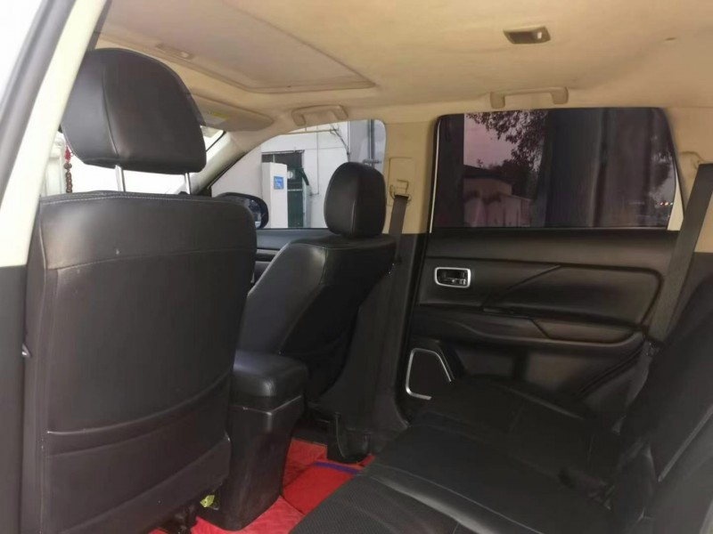 保定18年三菱欧蓝德8