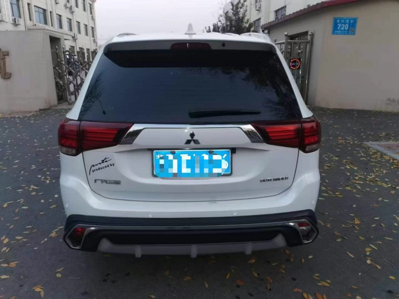 保定18年三菱欧蓝德9