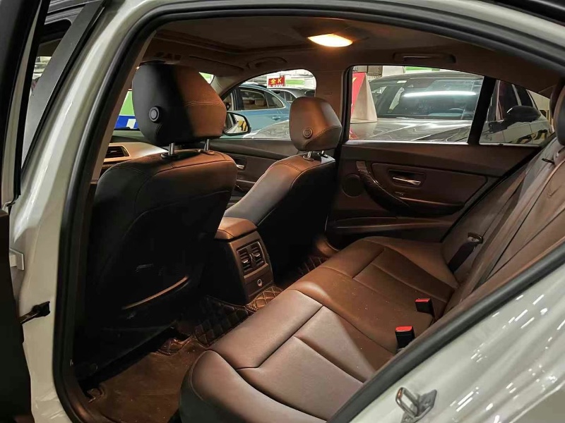 成都16年宝马3系5