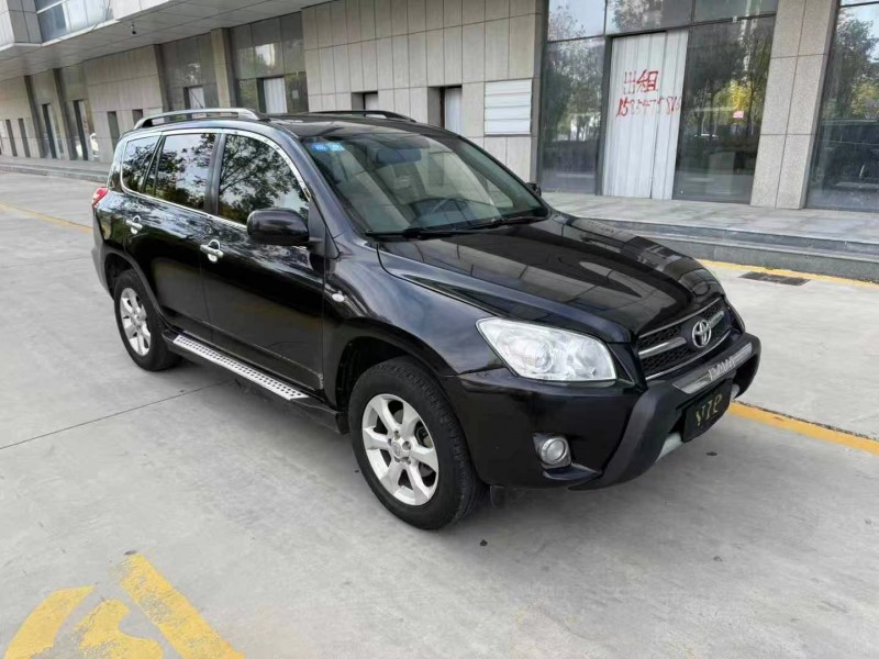 济宁11年丰田RAV42