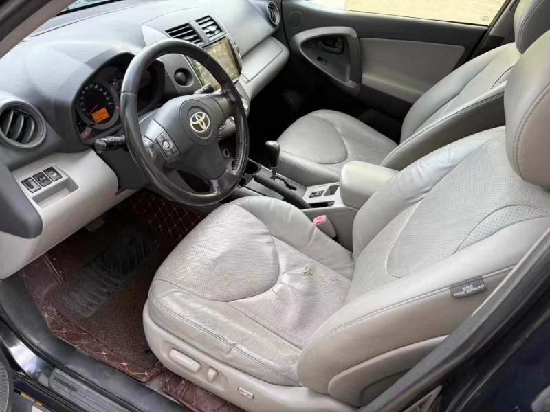 济宁11年丰田RAV44