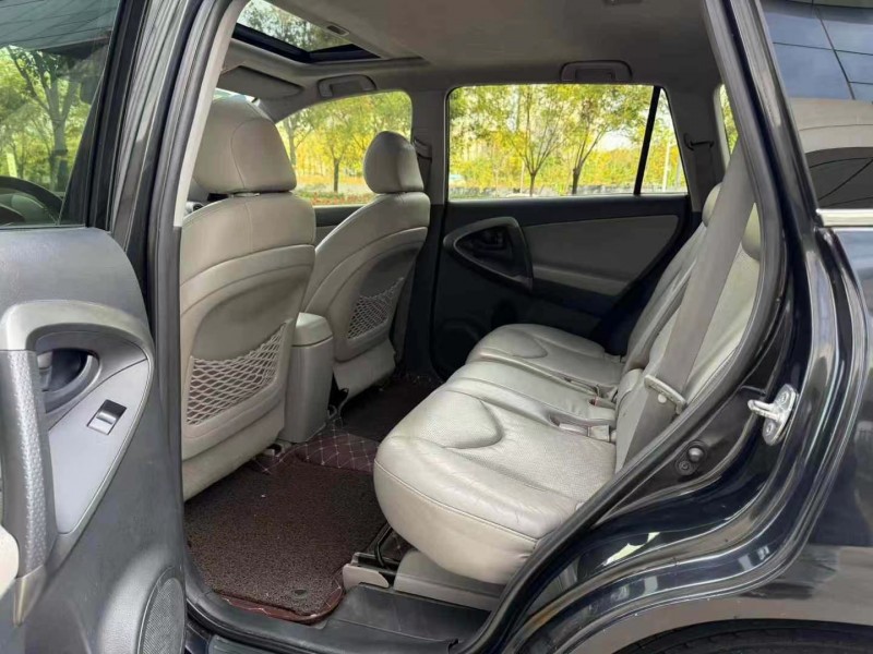 济宁11年丰田RAV46