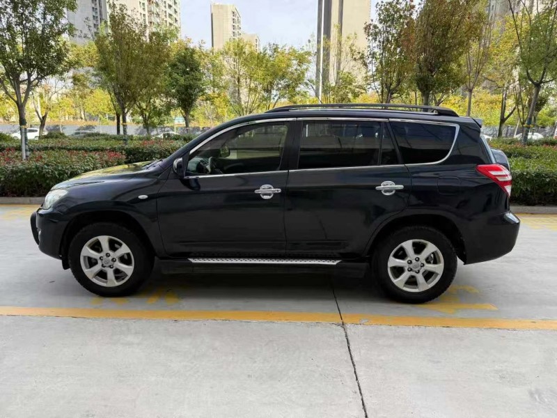 济宁11年丰田RAV48