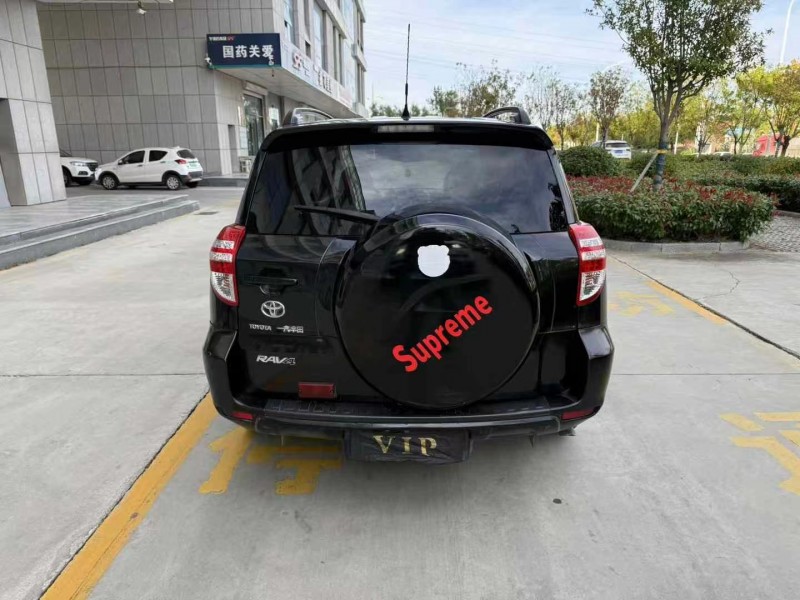 济宁11年丰田RAV49