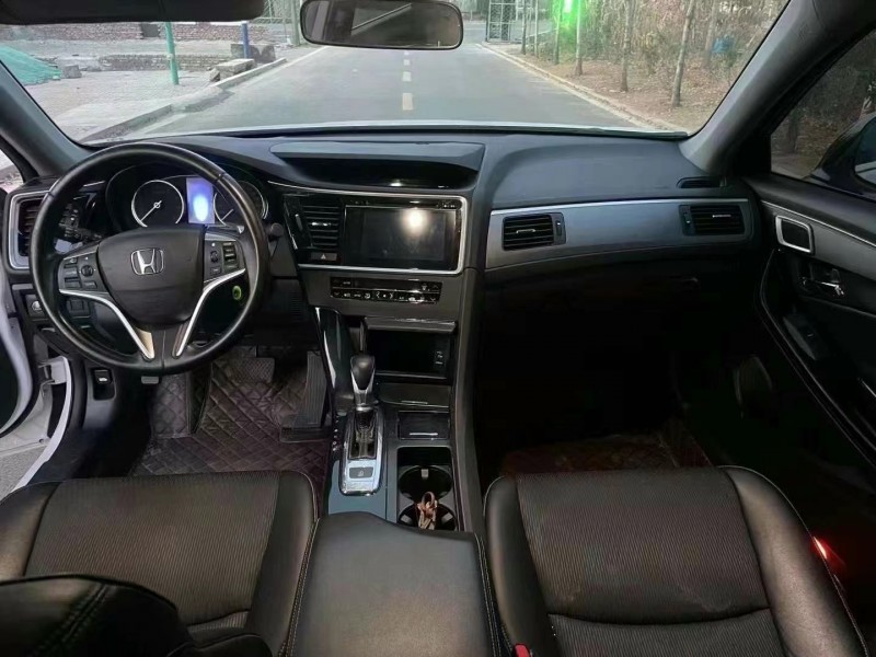 济宁18年本田思铂睿7