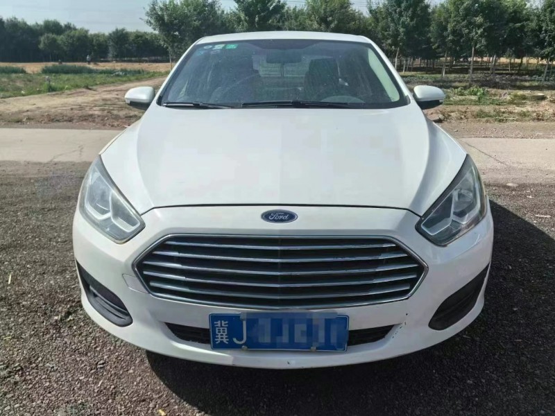 保定18年福特福睿斯1