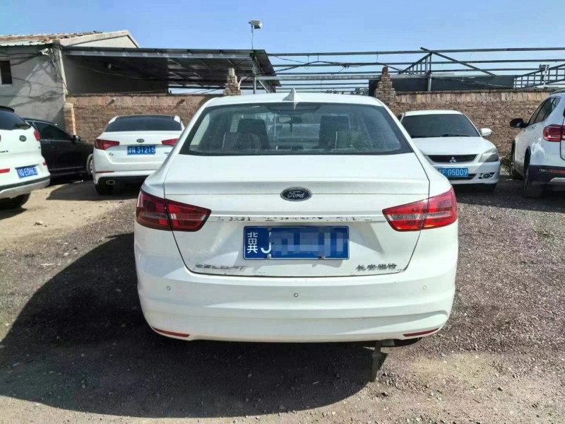 保定18年福特福睿斯9