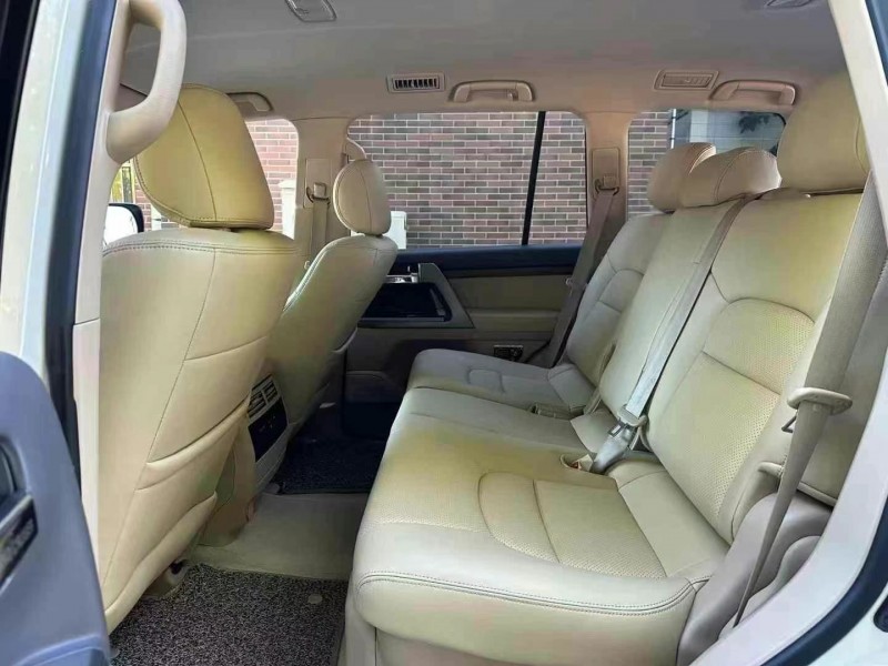 保定19年丰田兰德酷路泽5