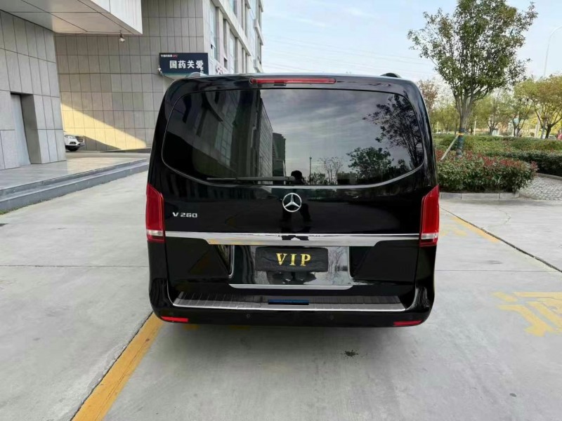 济宁17年奔驰V3