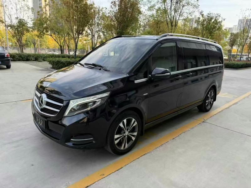 济宁17年奔驰V4