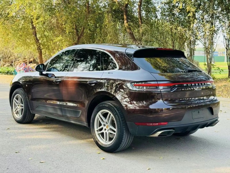 济宁19年保时捷Macan7
