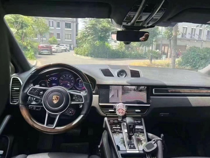 金華20年保時捷卡宴8
