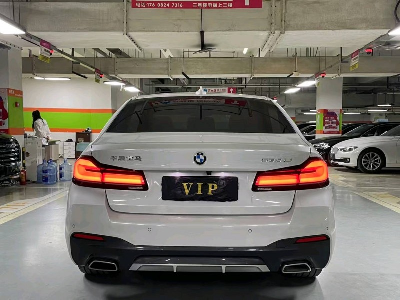 成都22年宝马5系8