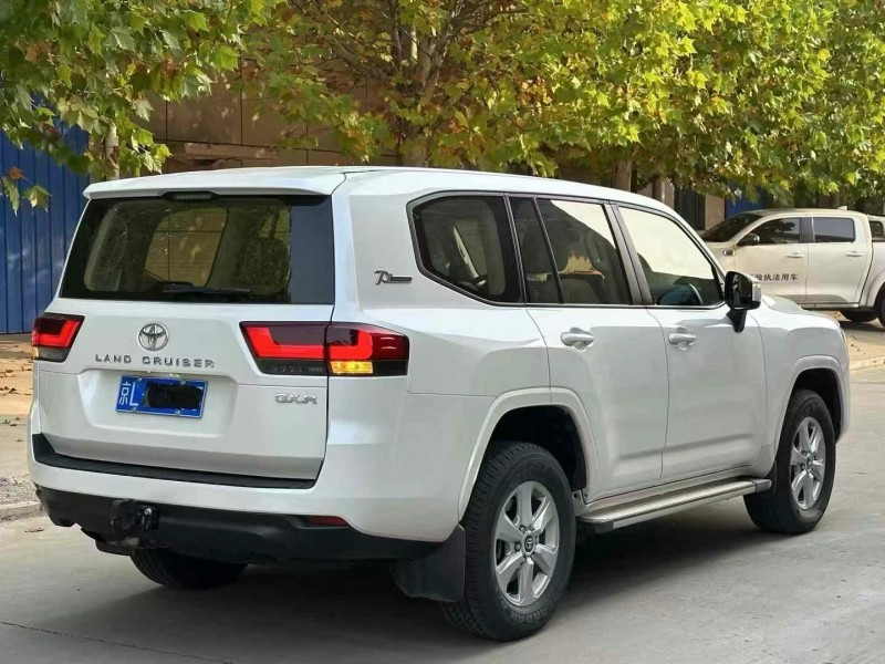 保定24年丰田兰德酷路泽8