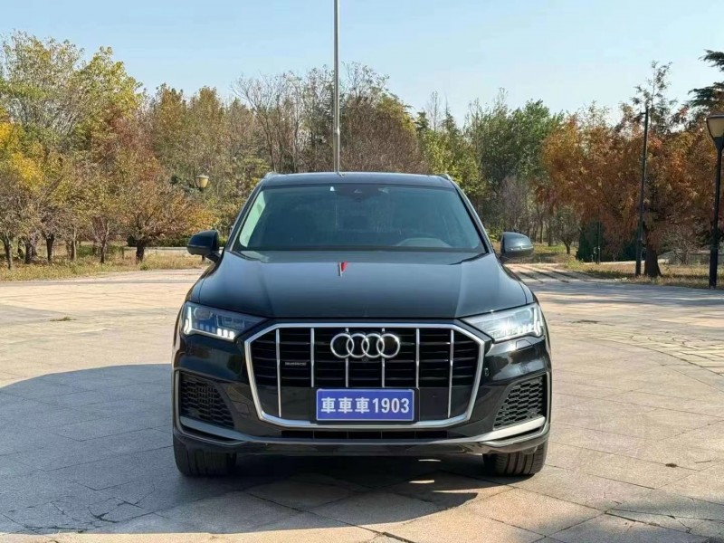 青岛22年奥迪Q71