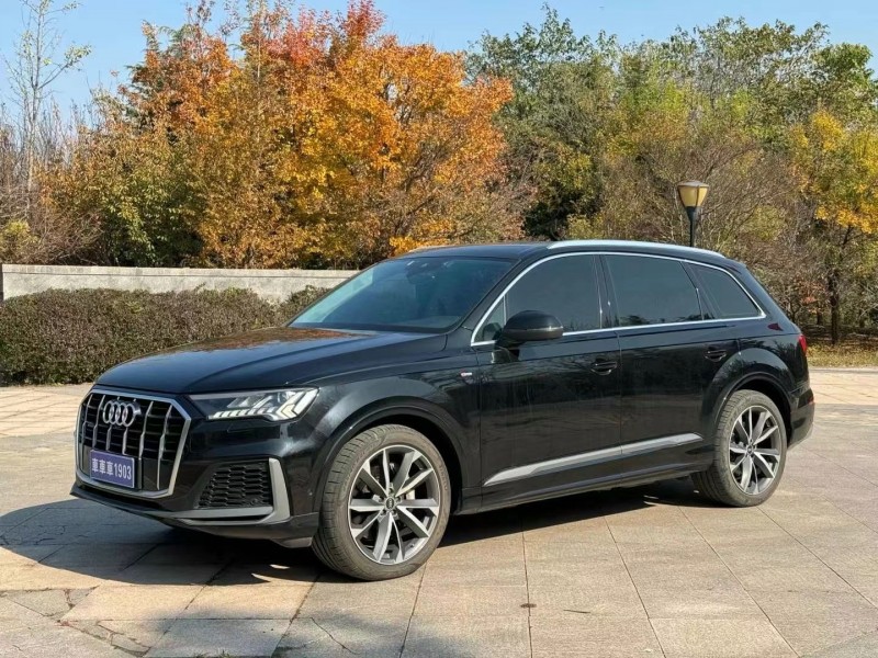 青岛22年奥迪Q73