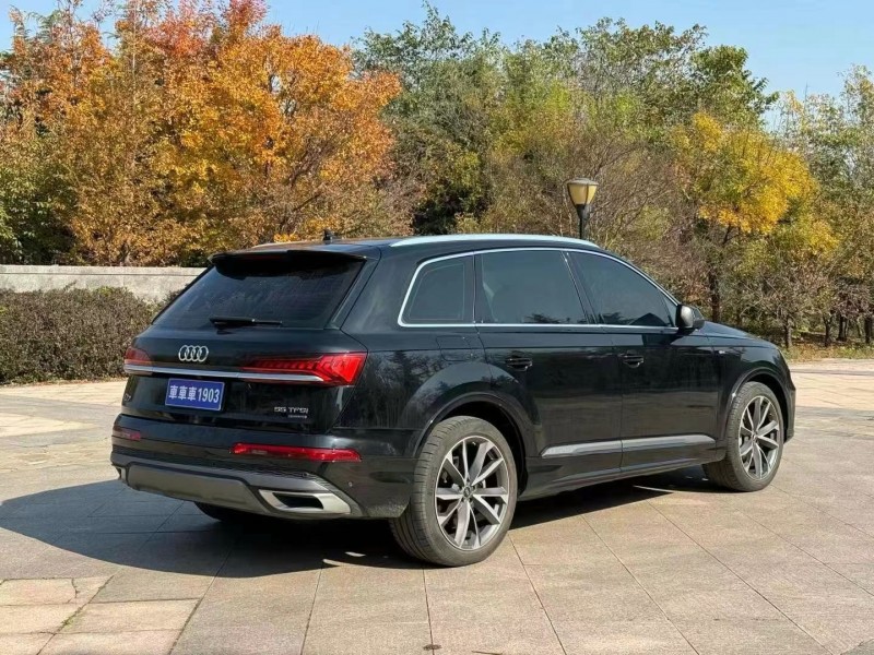 青岛22年奥迪Q75