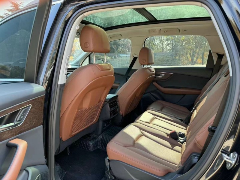 青岛22年奥迪Q76