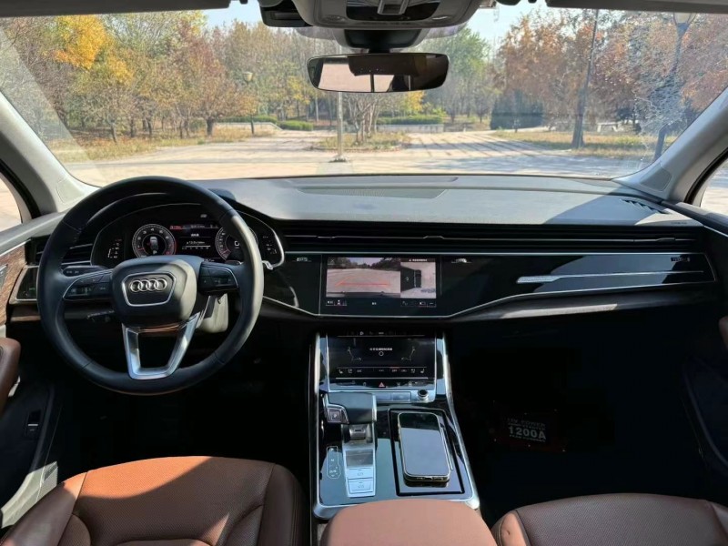 青岛22年奥迪Q77