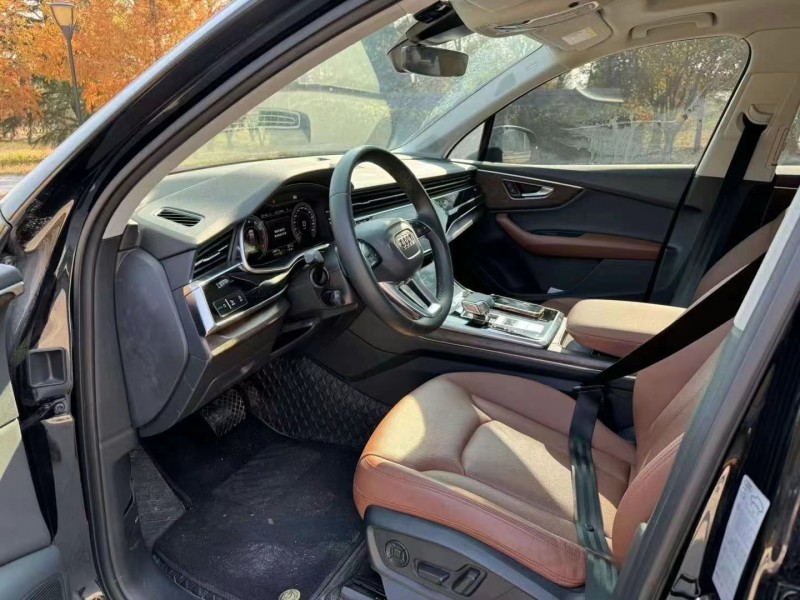 青岛22年奥迪Q78