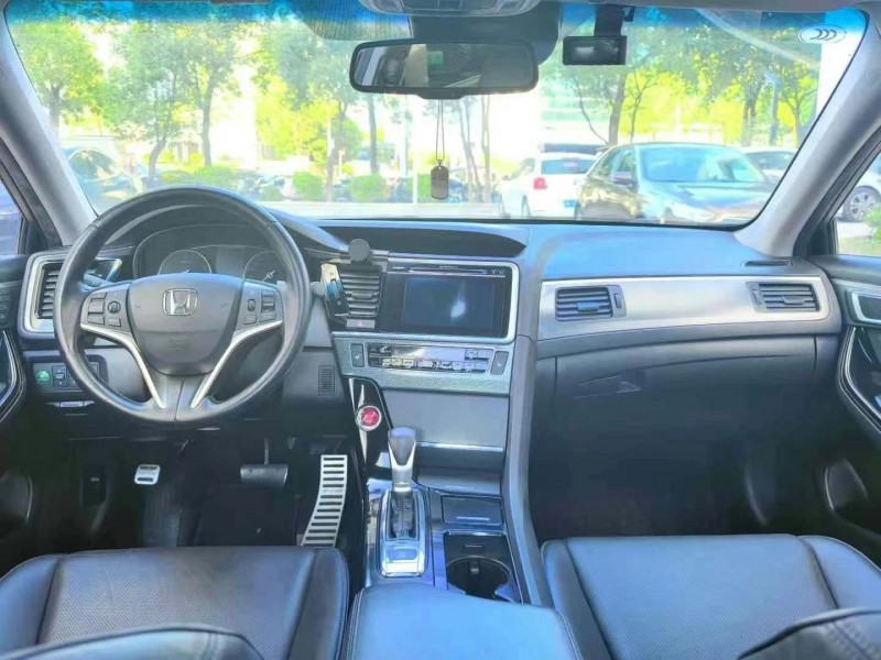 广州16年本田思铂睿5