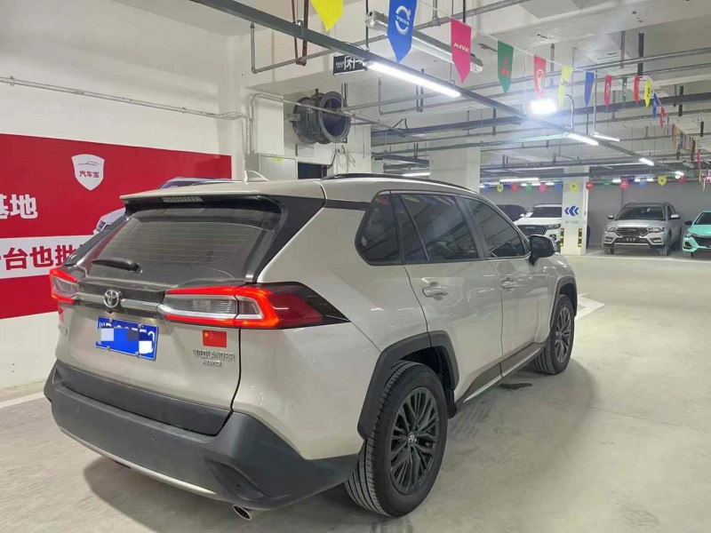 成都23年丰田威兰达9