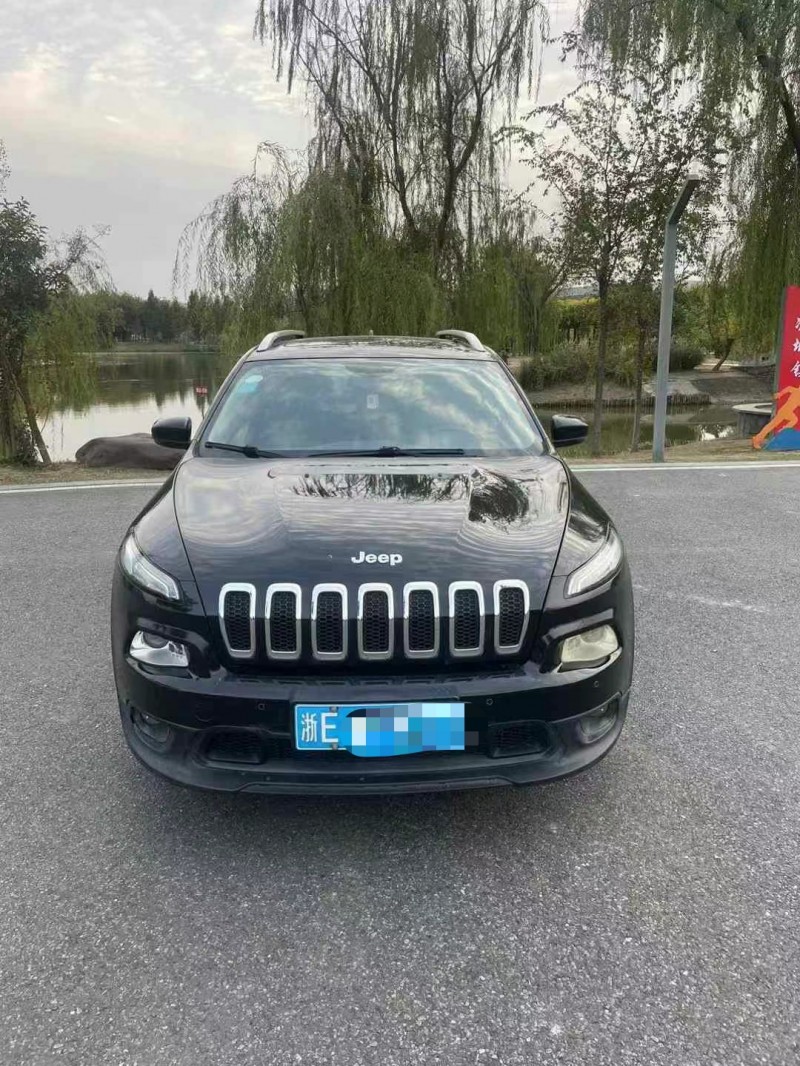 宿遷16年Jeep自由光1