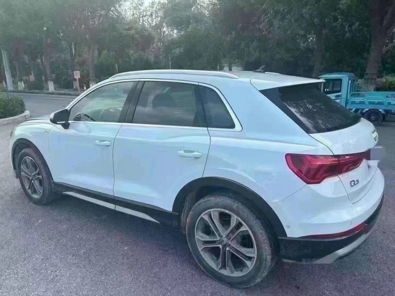 济宁22年奥迪Q37