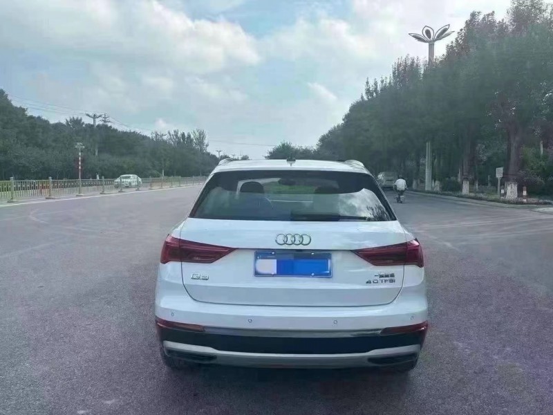 济宁22年奥迪Q38