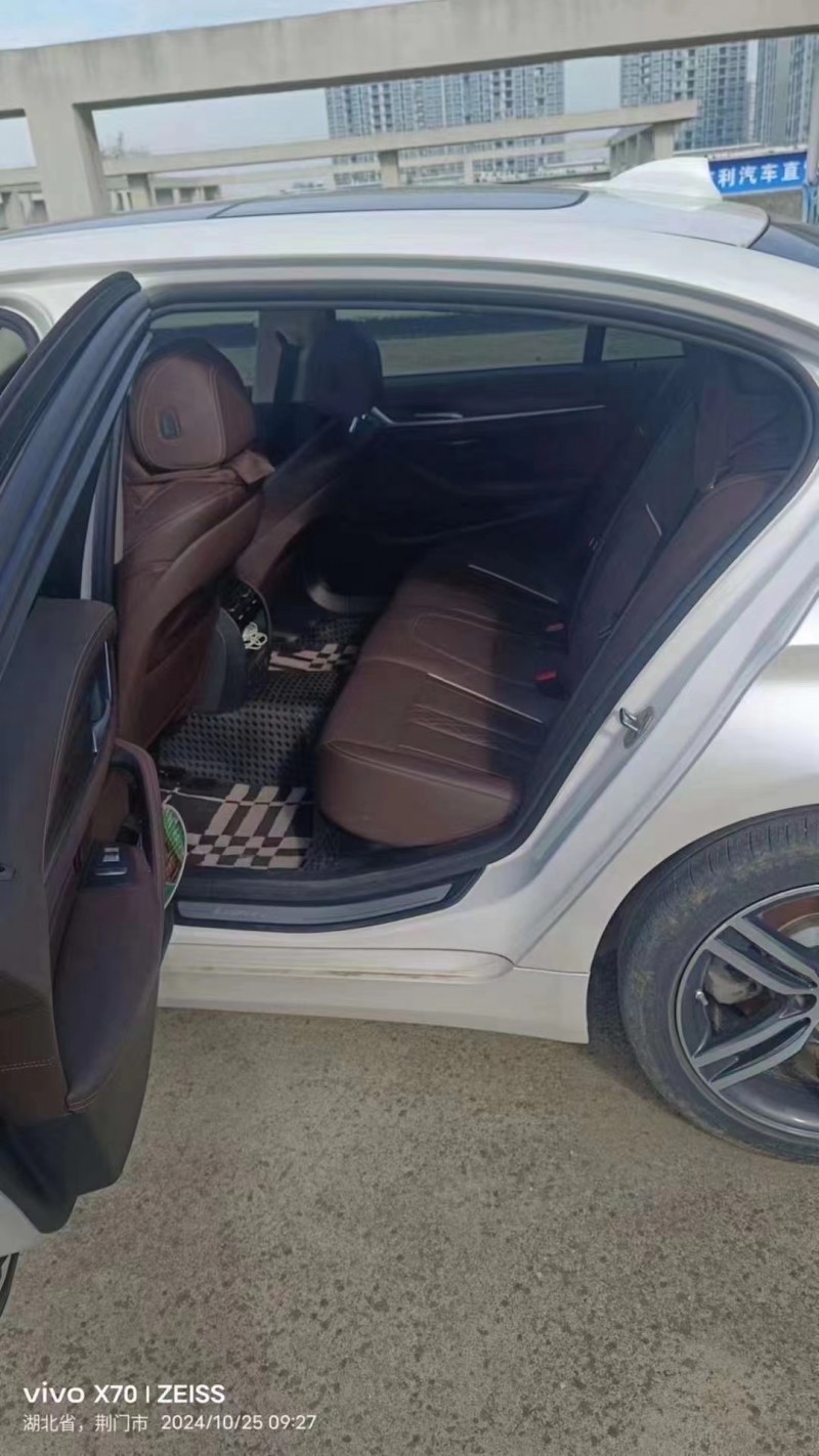 武汉21年宝马5系3