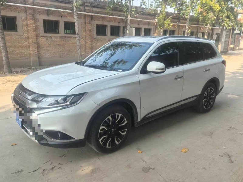 保定20年三菱欧蓝德3