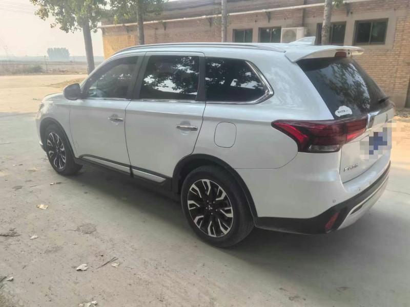 保定20年三菱欧蓝德4