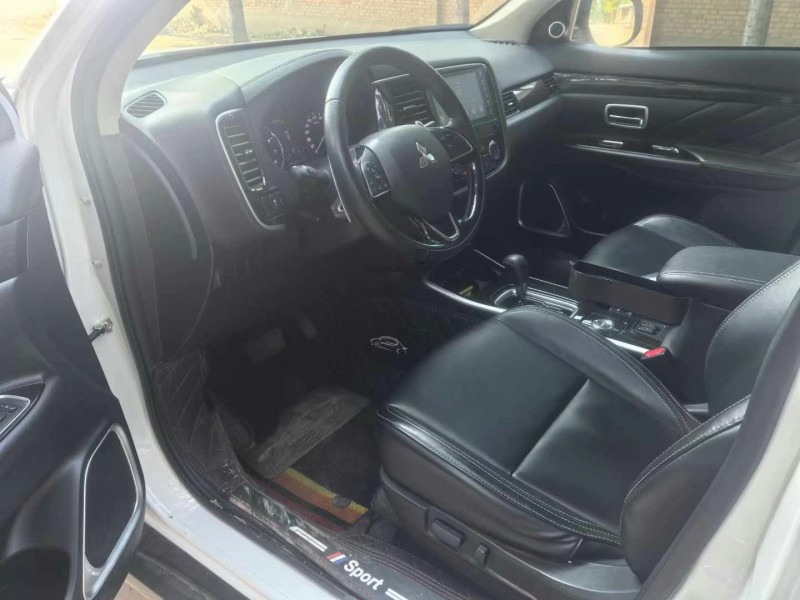 保定20年三菱欧蓝德8