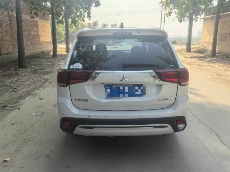 保定20年三菱欧蓝德9