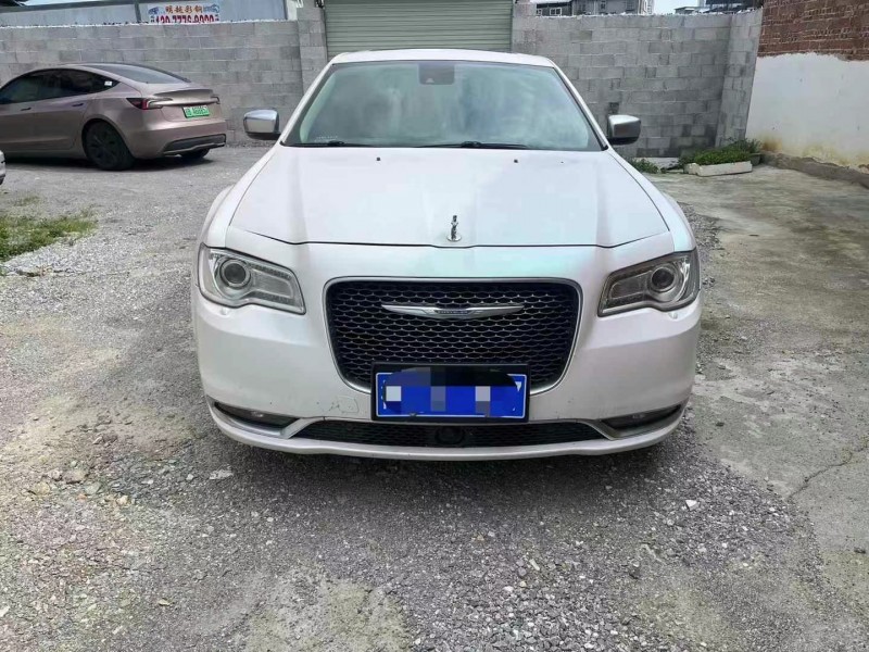 防城港16年克萊斯勒300C1