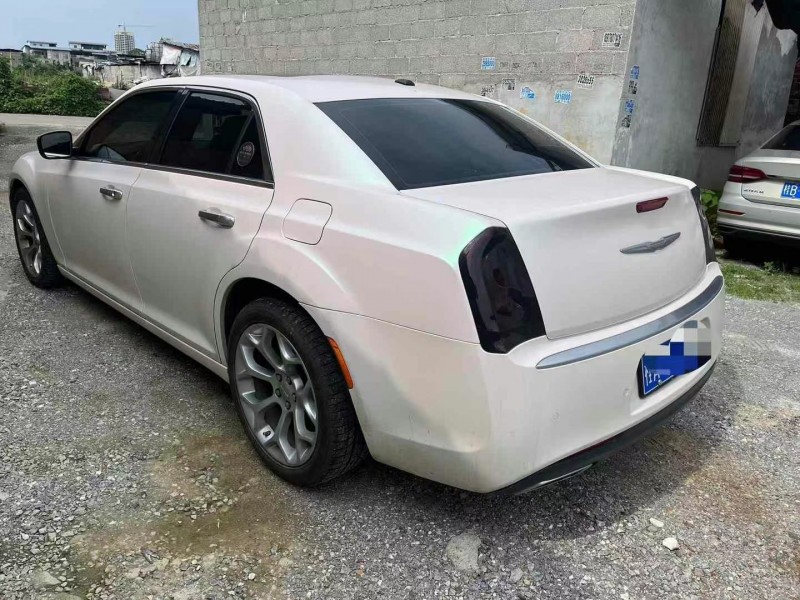 防城港16年克萊斯勒300C8