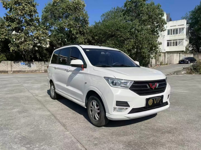 柳州19年五菱汽車宏光2