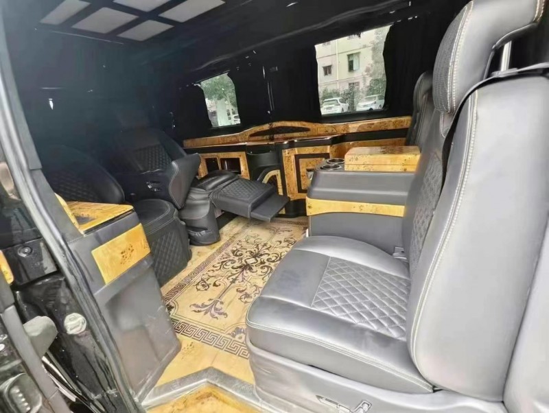 武汉17年奔驰威霆5