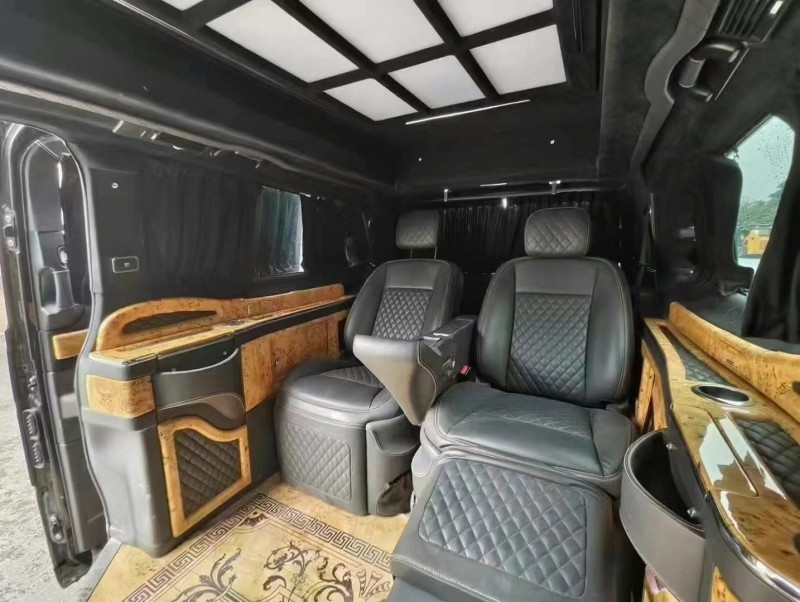 武汉17年奔驰威霆7