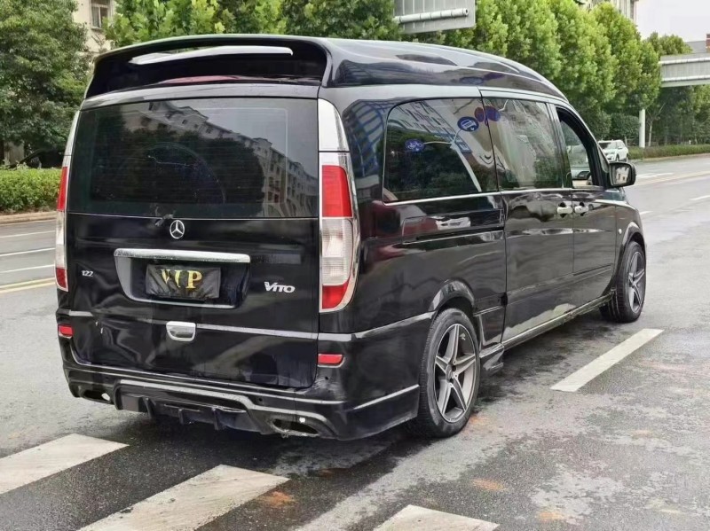 武汉17年奔驰威霆8