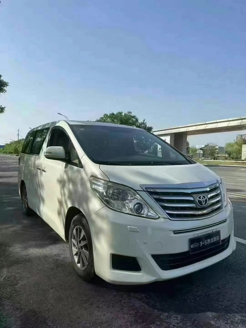 武汉15年丰田埃尔法2