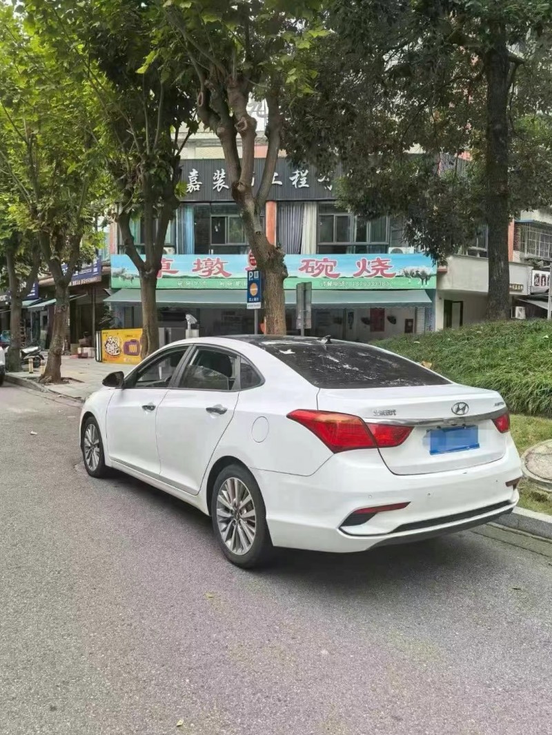 成都19年现代名图5