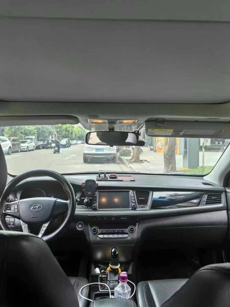 成都19年现代名图7