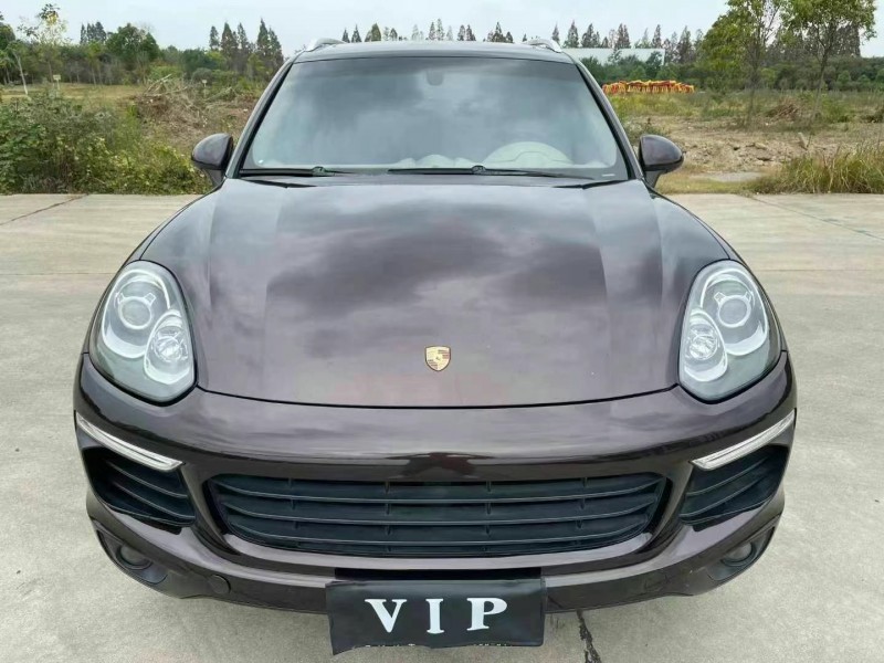 武汉17年保时捷卡宴1