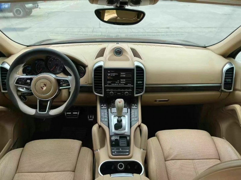 武汉17年保时捷卡宴4