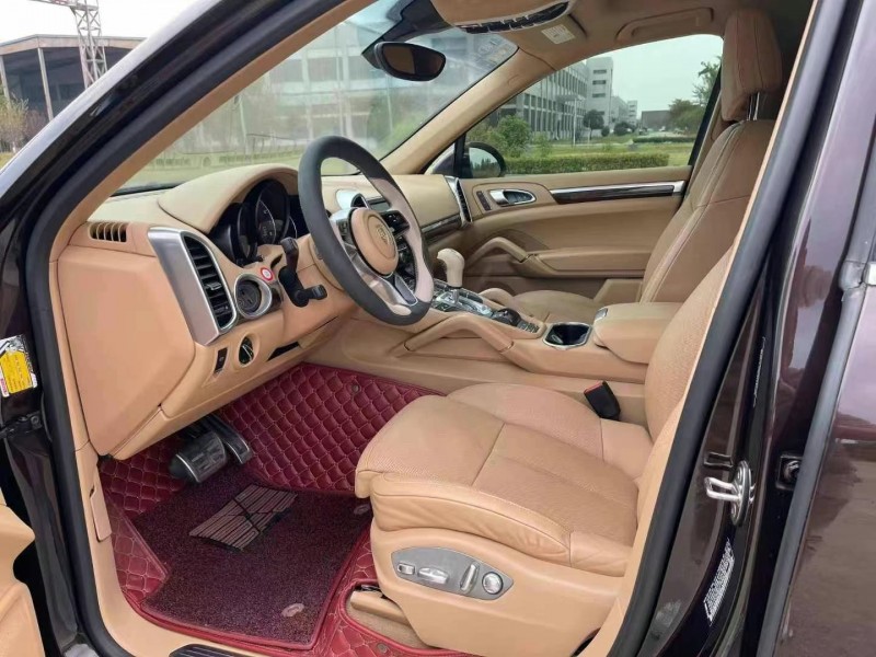 武汉17年保时捷卡宴5