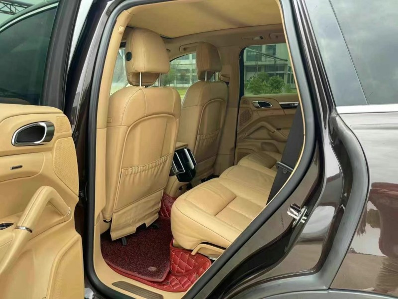 武汉17年保时捷卡宴6